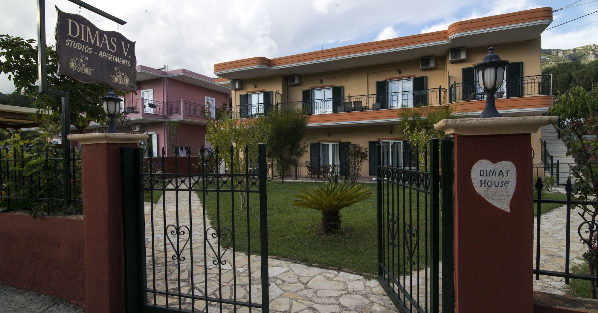 Aparthotel Dimas V House Parga Esterno foto